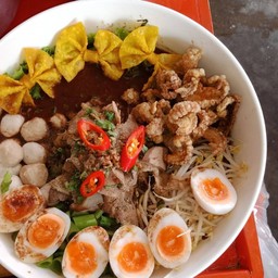 ก๋วยเตี๋ยวเรือทอง ซ.คุณยาย 100 ปี คลองหนึ่ง