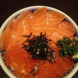 Syake Ikura Don (ข้าวหน้าปลาแซลมอนไข่ปลาแซลมอน)