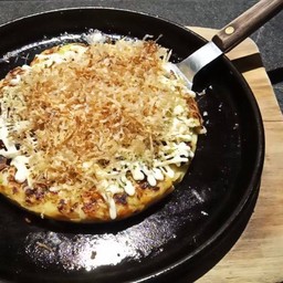 Okonomi Yaki (พิซซ่าญี่ปุ่น)