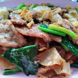 ต่ายจ๋า ราดหน้าเอ็มไพร์