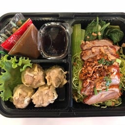 บะหมี่เป็ดย่าง จัดเซ็ทคู่ขนมจีบ