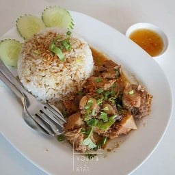 ข้าวซี่โครงหมูตุ๋น