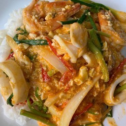 ข้าวผัดผงกะหรี่ทะเล