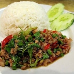 ข้าวกระเพราหมูสับ , ไก่