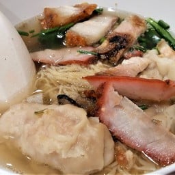 บะหมี่เกี๊ยวกุ้ง หมูแดง หมูกรอบ(หรือ บะเต็ง) เห็ดหอม