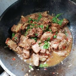 กะเพราซี่โครงตุ๋น สั่งเป็นกับ