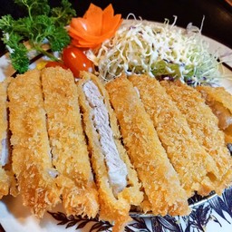Tonkatsu (หมูซุปแป้งทอด)