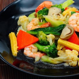 ผัดผักรวมกุ้ง