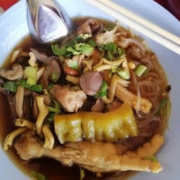 เจ้จ๊อยก๋วยเตี๋ยวไก่