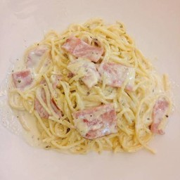 สปาเก็ตตี้ไวท์ซอสแฮม