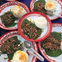 ผัดกะเพราถาดหมูสับ