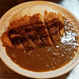 Katsu Curry (ข้าวแกงกะหรี่หมูทอด)