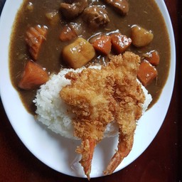ข้าวหน้าแกงกะหรี่กุ้งทอด