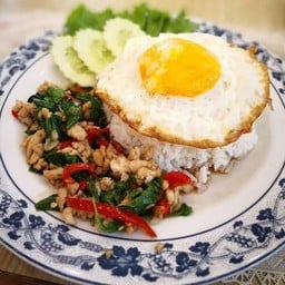 ร้านป้าจันทร์อาหารตามสั่งข้างวัดโบสถ์
