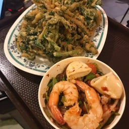 ยำผักบุ้งกรอบ