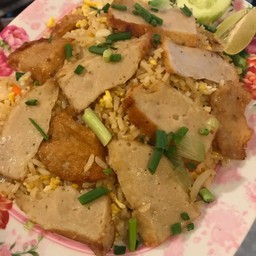 ข้าวผัดหมูยอ