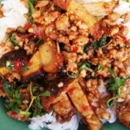 ข้าวผัดกะเพราหมูสับหมูกรอบ