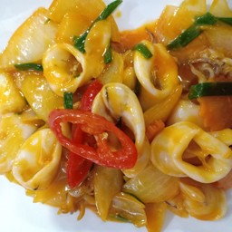 ปลาหมึกผัดไข่เค็ม