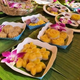ขนมไทยแม่เหลิม (อุ๊ยอุ๊ย ขนมกล้วยมัน) ตลาดโอ๊ะป่อย
