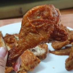 ไก่ทอดโต้รุ่ง ตลาดบ้านธาตุ