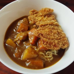 ราเมงแกงกะหรี่ไก่ทอด