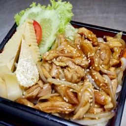 ข้าวหน้าไก่ผัดซีอิ๊ว