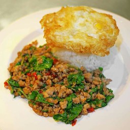 กะเพราหมูสับ+ไข่ดาว