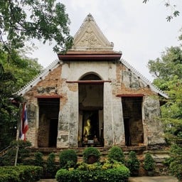 ด้านหน้าโบสถ์