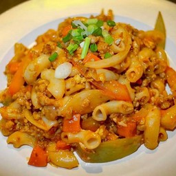 มักกะโรนีผัดซอสหมูสับ