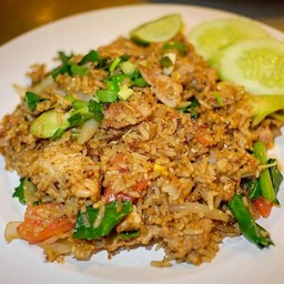 ข้าวผัดปลากระป๋อง