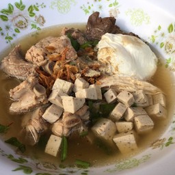 คุณธัญญ ก๋วยจั๊บญวนอุบล