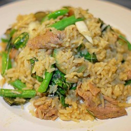ข้าวผัดเขียวหวานเนื้อ