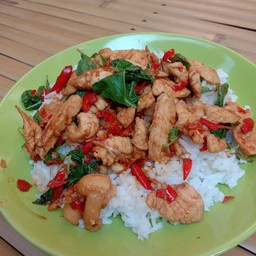 ตามสั่งบ้านแม่แอม (ขับเข้านครเขื่อนธ์6มาตามทางลงสะพานเลี้ยวซ้ายและมองขวาทันทีเห็นซ.เล็กกำแพงเขียวข้า