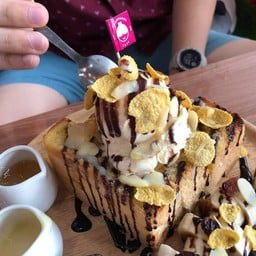 Champagne Cafe (แชมเปญ คาเฟ่) คาเฟ่ที่เหมือนบ้าน