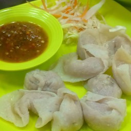 เกี๊ยวปลาลวกจิ้ม