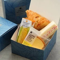 สแน็คบ็อกซ์ Set C3 แซนวิชปูอัด + พายเห็ด + บัทเทอร์เค้ก +  น้ำนมข้าวโพด