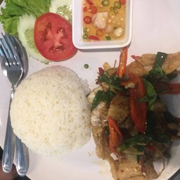 ข้าวปลากระพงผัดฉ่า