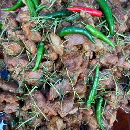 หมูสามชั้นผัดกะปิ