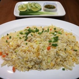 ข้าวผัดปู  (จานใหญ่)