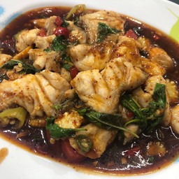 ปลาผัดน้ำพริกเผา