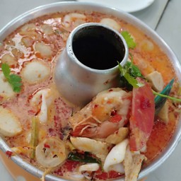 ต้มยำรวมหม้อไฟ