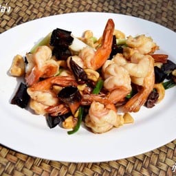 กุ้งผัดเม็ดมะม่วง