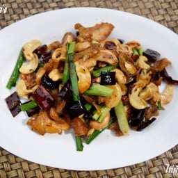 ไก่ผัดเม็ดมะม่วง