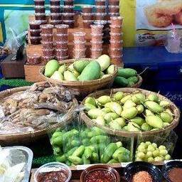 แดงมะม่วงน้ำปลาหวาน