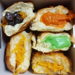 ขนมปังไส้ยิ้ม