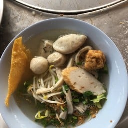 ก๋วยเตี๋ยวลูกชิ้นปลา