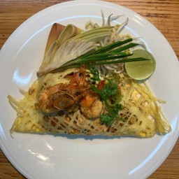 ผัดไทยห่อไข่