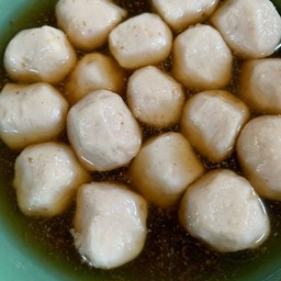 ลูกชิ้นหมูลวกลูกละ8