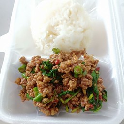 กระเพราหมูสับ