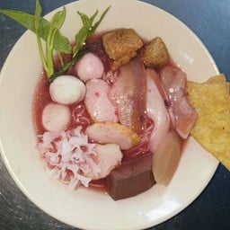 ก๋วยเตี๋ยวไก่ตุ่นไข่เค็ม เจ๊หย่ง